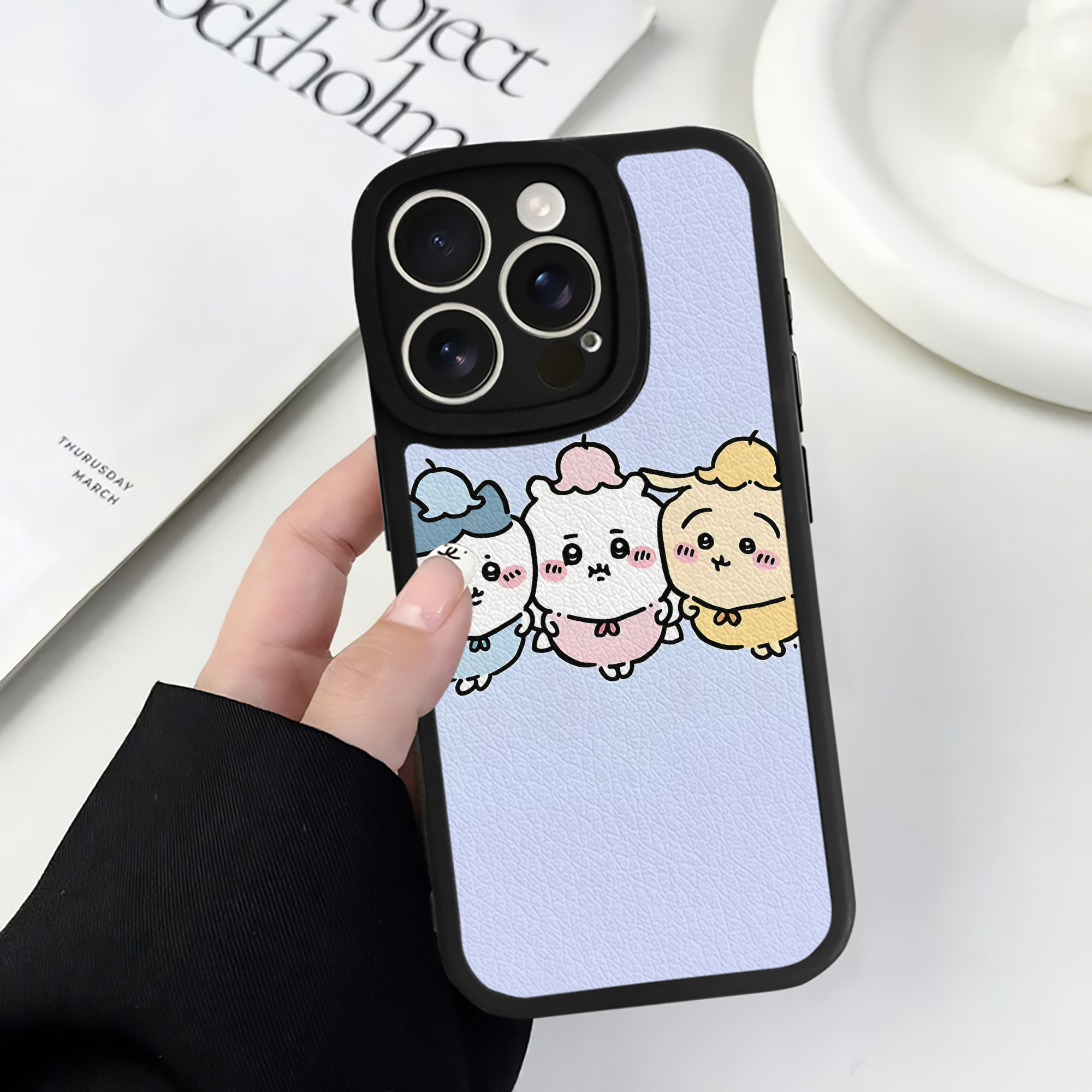 （画像用） ちいかわ Chii-kawa 【iPhone 16シリーズ対応】シリコンスマホケース（レザー調） 材質：シリコン
